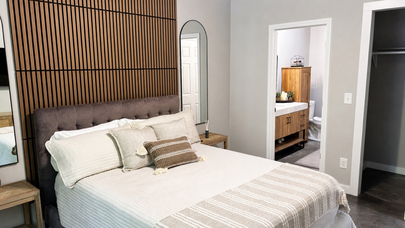Queen bedroom