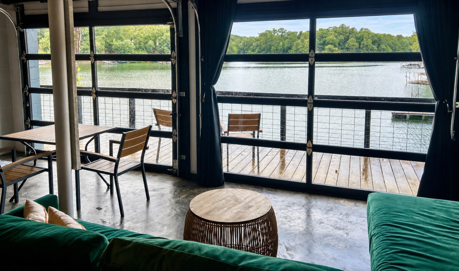 Guesthouse studio over the water